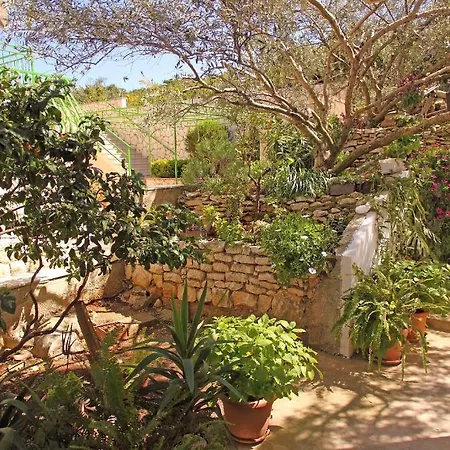 Sanja Guest house 3*