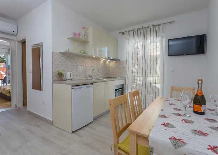 Sanja Gasthuis Hvar Town