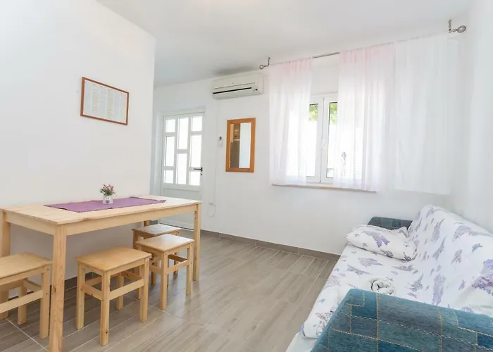 Sanja Gasthuis Hvar Town